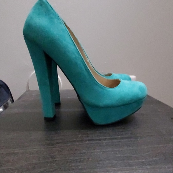 Shoes - Picture 2 of 3